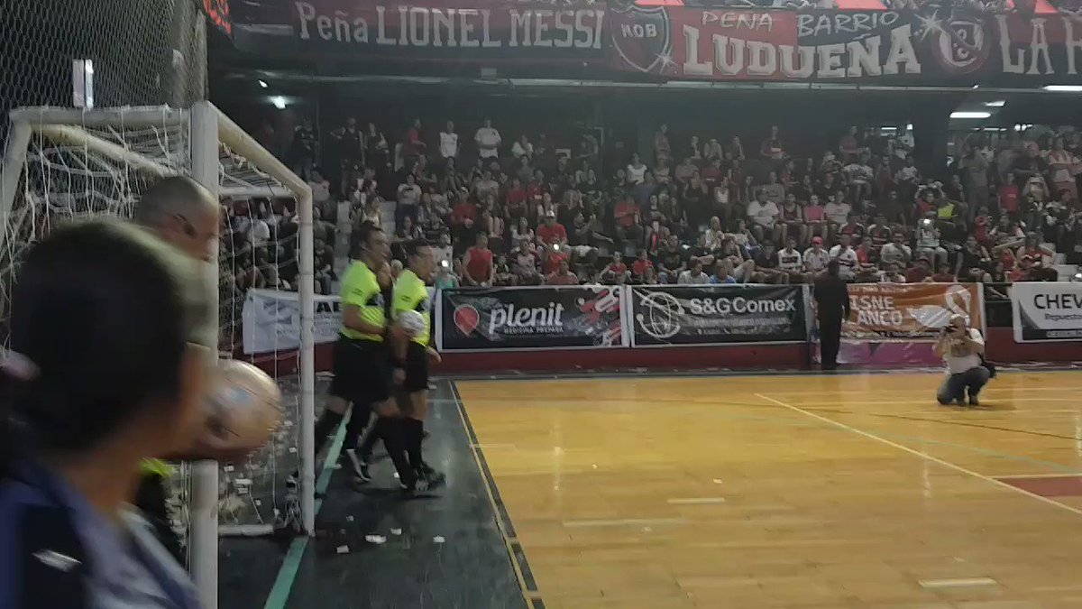 Newells Old Boys - English (@Newells_en) on Twitter photo 2021-01-15 13:32:52 The Newells Futsal team were promoted to the top division in Argentina last night. Just a few seasons ago, they were a fourth division side. Imagine the scenes if there had been fans at the court. This is the reaction they normally get: The Newells Futsal team were promoted to the top division in Argentina last night. Just a few seasons ago, they were a fourth division side. Imagine the scenes if there had been fans at the court. This is the reaction they normally get: