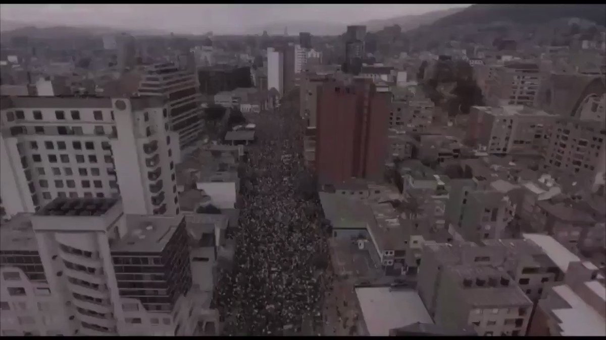 Histórico #UnCantoXColombia: una convocatoria limpia, ciudadana, que nace de los artistas y no de los políticos, y fue organizada en menos de 10 días, movilizó ríos de gente que claman a Duque que nos conduzca al futuro, no al pasado: felicitaciones a todos ellos, y !gracias!