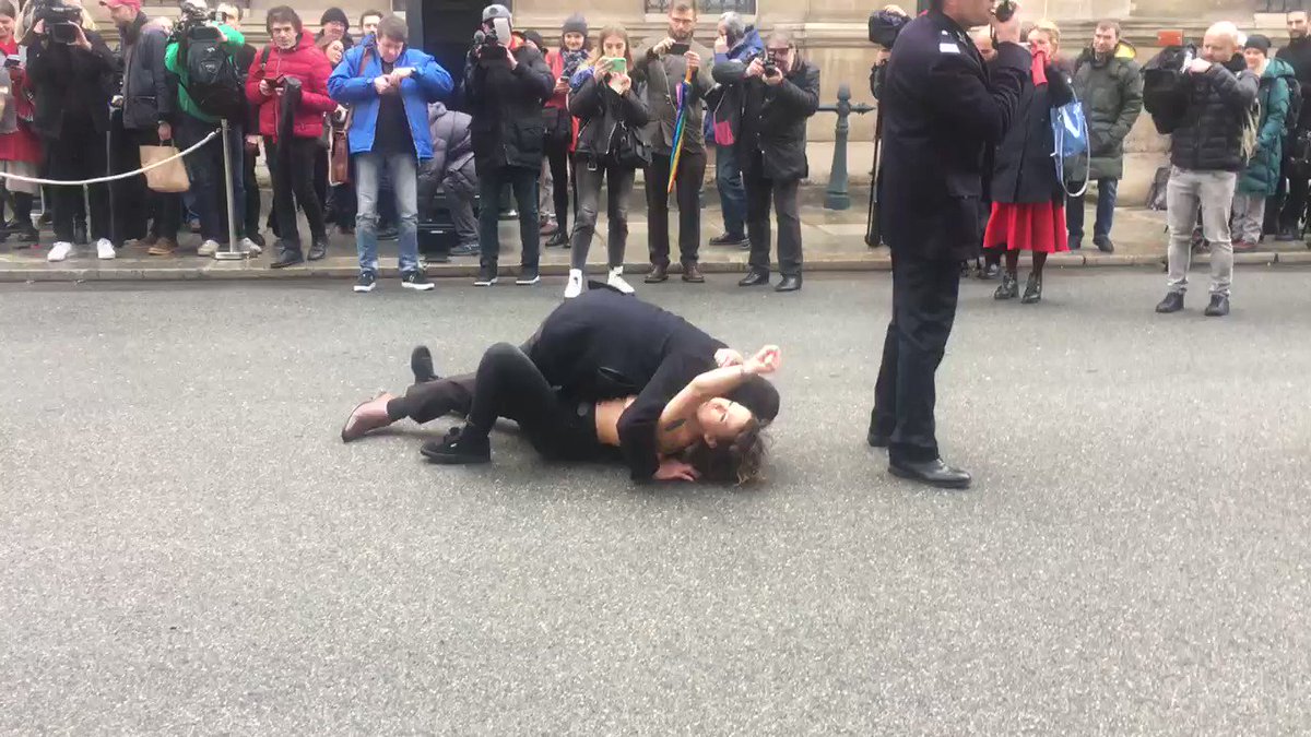 Вбудоване відео