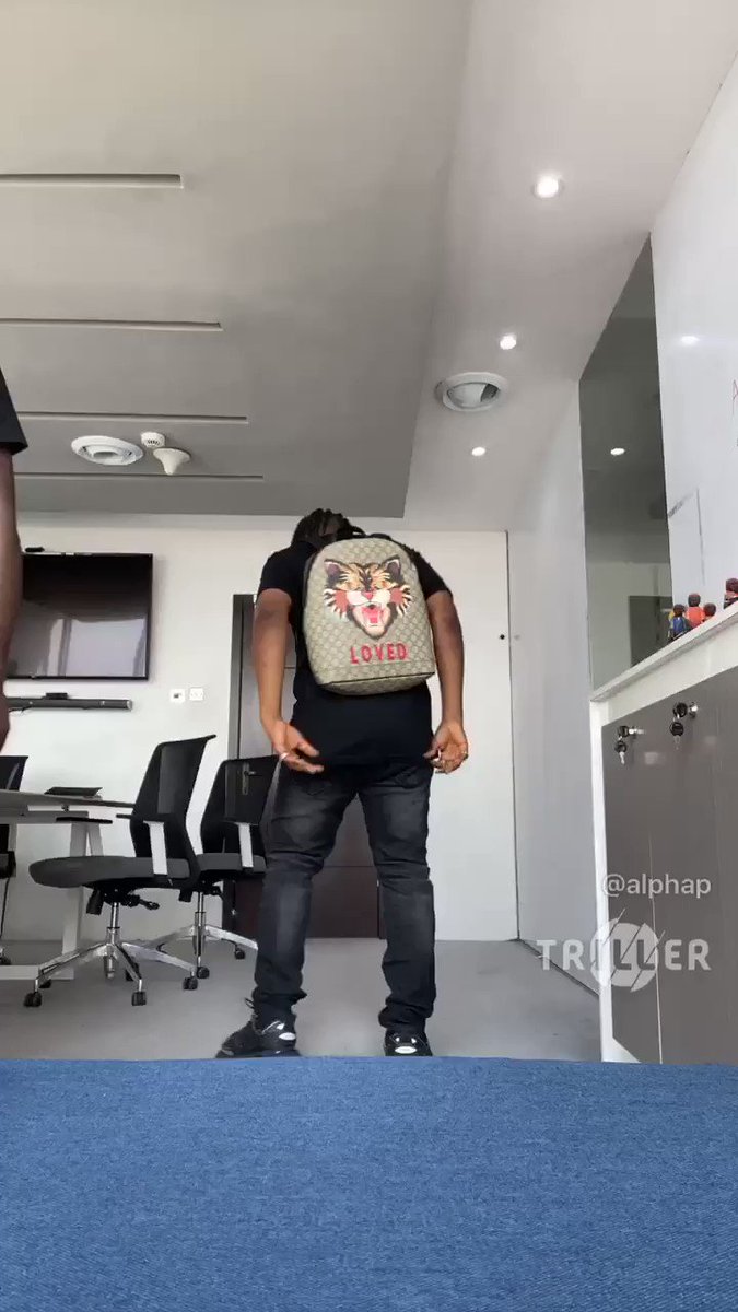 This is why I lock the door whenever I want to make my videos 🤦♂️😂#imakehappymusic#kingofthewolves ep out now!Link in bio🔗