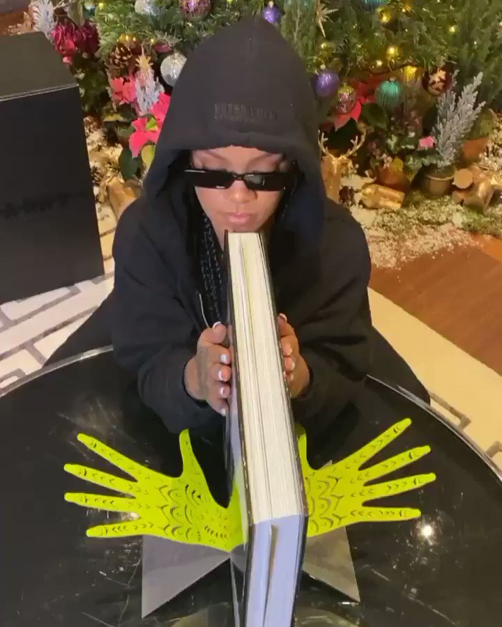 ghetto grinch.#ThisShitIsHeavy ....I teamed up with @TheHaasBrothers to create this stand inspired by my tatted hands to hold it up! The FENTY X PHAIDON edition of my book is available exclusively at http://therihannabook.com 🎁@Phaidon