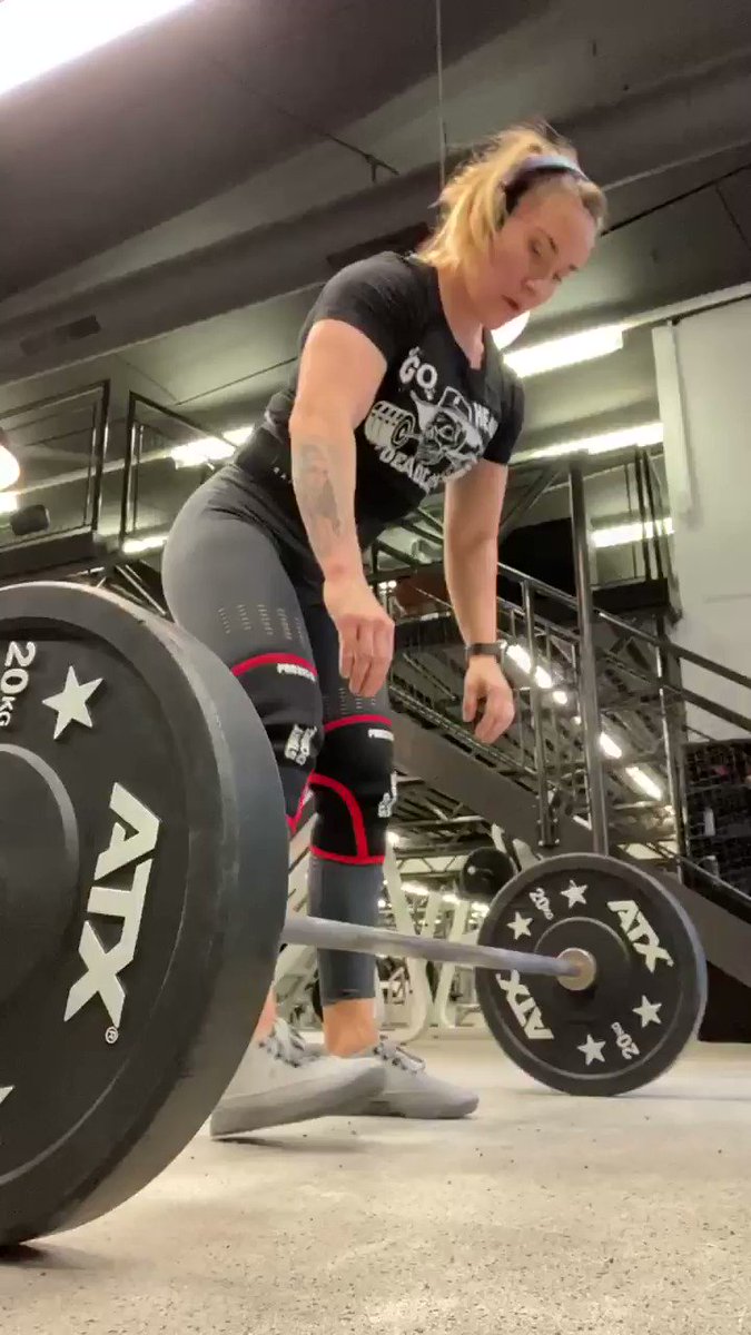 A quiz- which form is correct, peeps? First execution or the second one? #row #strengthtraining #powerlifting