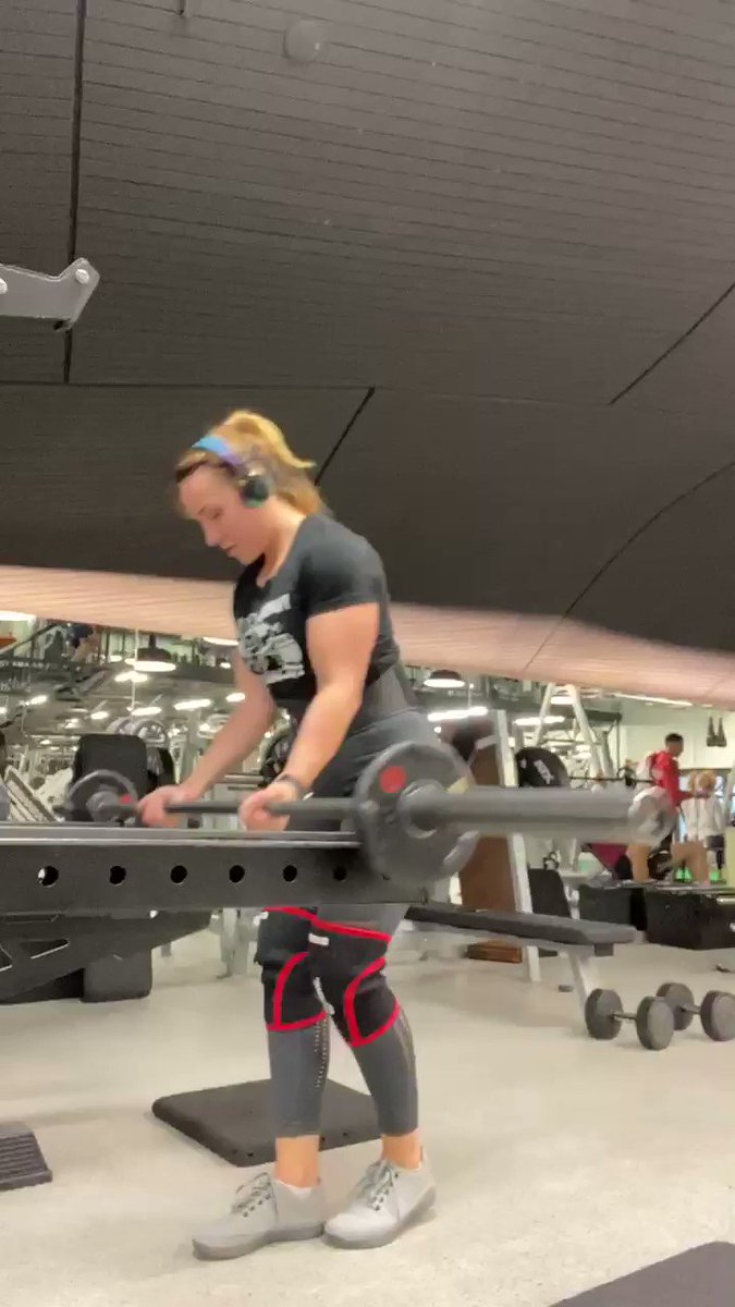 Biceps curms and we are almost done for today #strengthtraining #powerlifting #biceps
