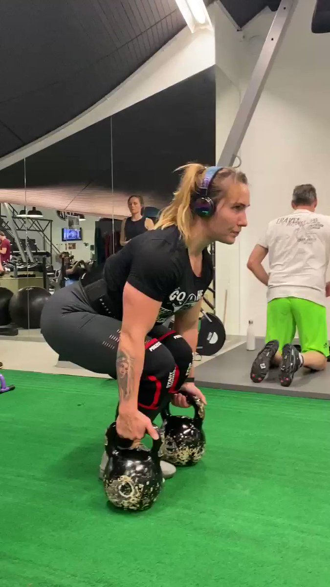 Farmer walks #strength #strengthtraining #powerlifting