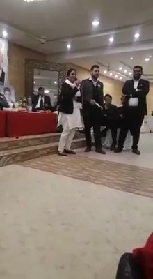 خاتون وکیل وکلاء کو PIC پر حملہ کرنے کیلئے اُکساتے اور بھڑکاتے ہوئے۔۔۔ دو ٹکے کا ڈاکٹر۔۔۔۔ آئی جی گھٹنوں کے بل۔۔۔جالب کی روح بھی تڑپ گئی ہو گی۔۔۔ سنتا جا شرماتا جا۔۔۔۔ (1)