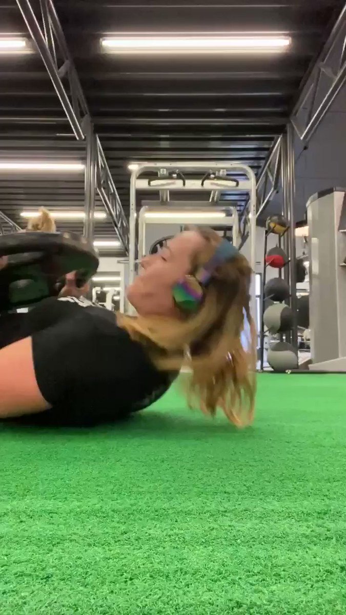 Today quick triceps work for you guys. Elbows in place please #extension #triceps #StrengthTraining