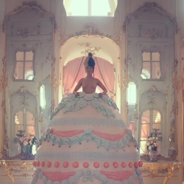 ✨”Strawberry Shortcake" official video is now live on YouTube Music ✨ https://melanie.lnk.to/StrawberryShortcake-VideoTA …