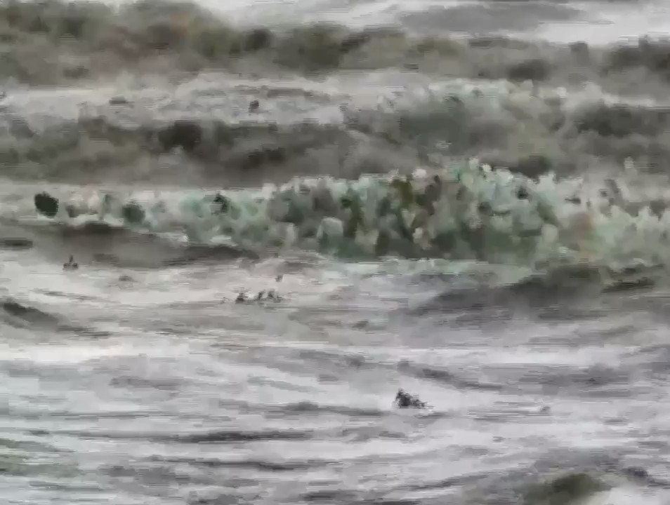 BREAKING: Plastic waves in Durban, South Africa. 😳Good time to remind corporations that we, in fact, DON'T need more fossil fuel plastics on this planet. #NoPlasticWaste