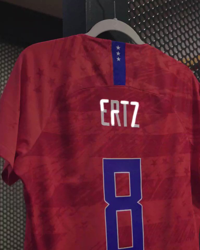 Zach Ertz (@ZERTZ_86) on Twitter photo 2019-12-13 14:10:18 @julieertz PLAYER OF THE YEAR!!! EARNED NOT GIVEN!! @julieertz PLAYER OF THE YEAR!!! EARNED NOT GIVEN!!