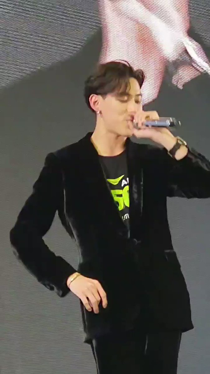 ใครโดนน้องตก?? ไม่มี๊!!!
#BamBam
#bambam1a
#AIS5Gที่1ตัวจริงxBAMBAM