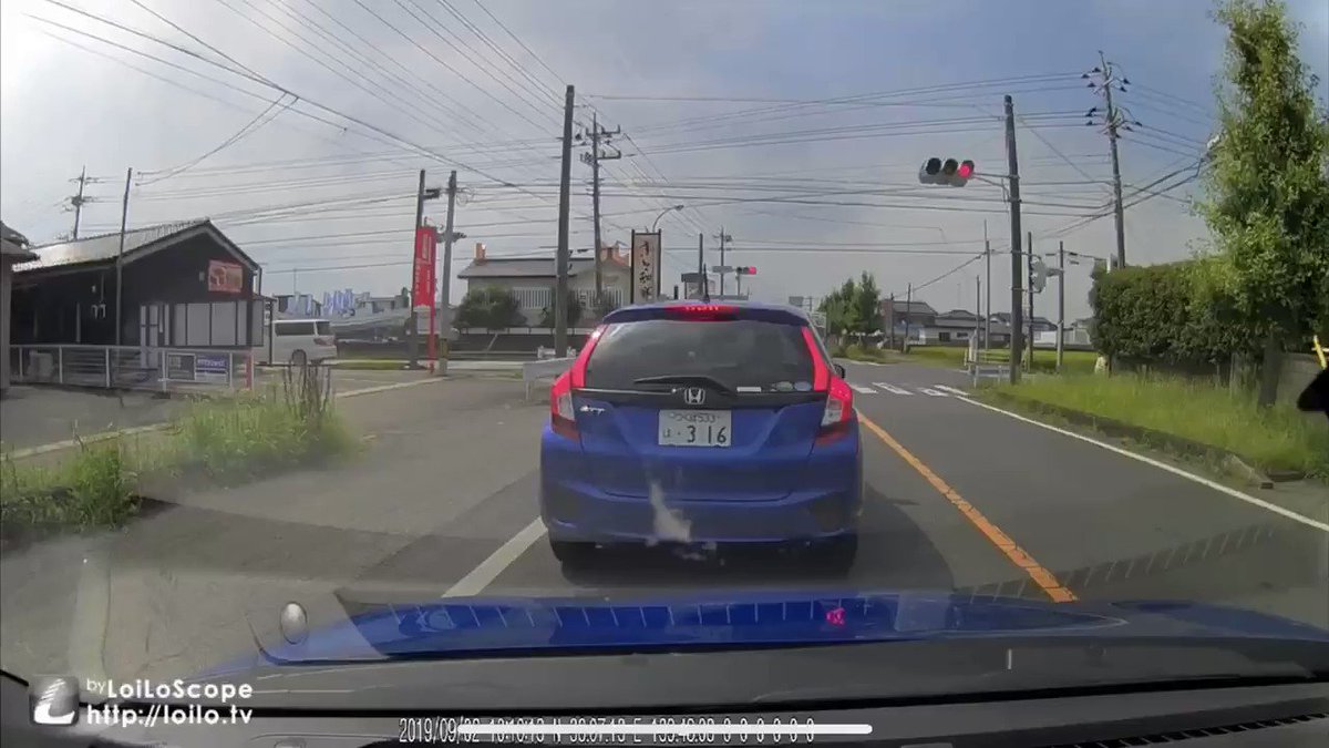 【衝撃】居眠り運転で対向車のトラックと正面衝突する動画