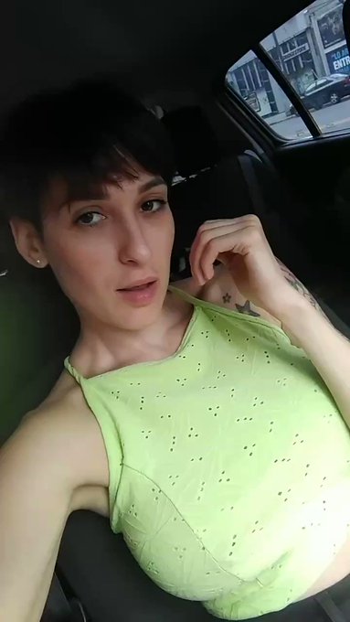 No se que me pasa si es el calor o que pero me siento una fucking Diosa del amor y el sexo! Si llegamos<a href="/tag/boobs"class="tags"><span>#boobs</span></a><a href="/tag/sabado"class="tags"><span>#sabado</span></a>