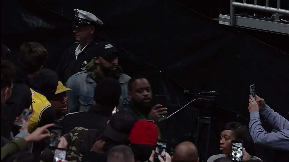 LeBron arrives to watch Bronny and Sierra Canyon play against his alma mater, St. Vincent-St. Mary.
Watch live now 🍿 https://es.pn/2RQWbji