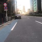 せっかく作った自転車専用レーンなのに路駐の車だらけ!