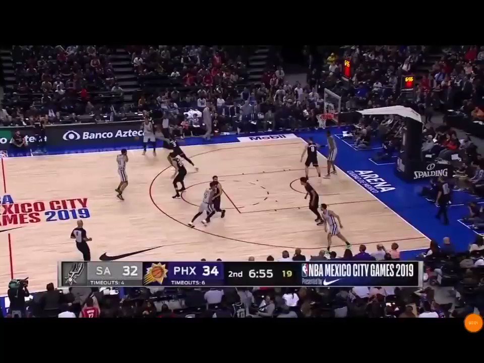 A més de l'estrambòtic tir per empatar, DeRozan (18 i 7/15) ha regalat aquest vol al públic mexicà... #RisePHX #GoSpursGo