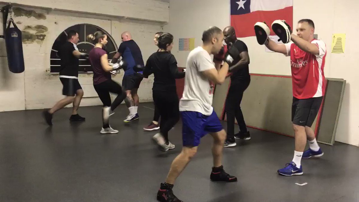 Boxfit Monday 7pm - come and join!🎄🥊@ Hanwell Community Centre #hanwell #ealing #brentford #hounslow #fitness #boxfit #boxingnews #MondayMotivation #MondayVibes #satchmofitness #robbailey #pt #ilovehanwell #communityspirit