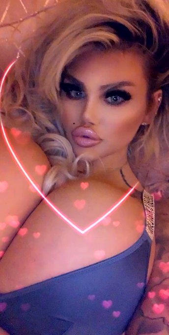 Your favourite busty bimbo 👅👅👅 https://t.co/b8bh2HaZvj #bigtits #bustybritish #busty #big #huge #top
