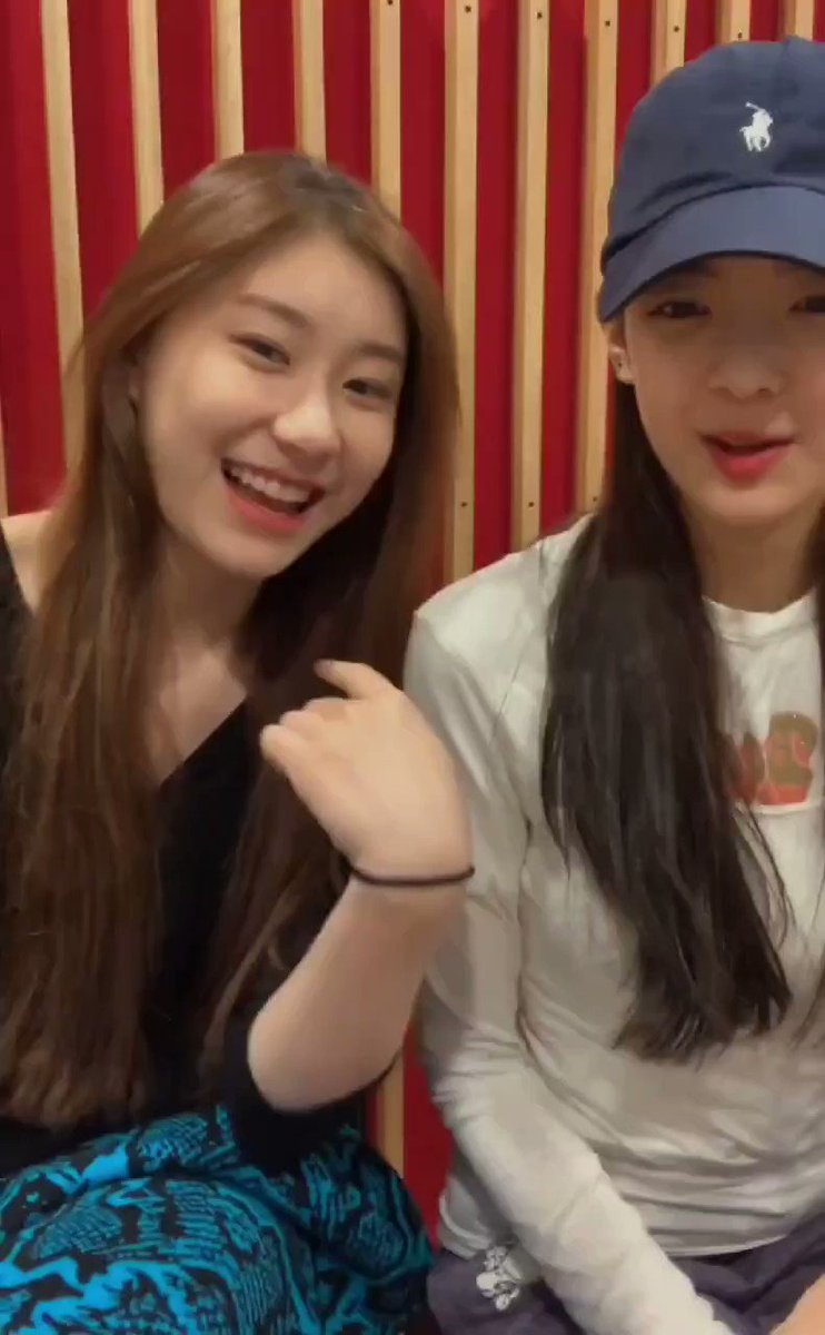 Lee Chae Yeon Lee Chae Min 륮령 ୧⍢⃝୨ on X: "Chaeryeong: Initially, I also saved it as "JYP Chaeyeon unnie" (in my phone) 😂 Lia: Your unnie? Chaeryeong: 😂 Now it's no longer that~~ Now Chaeyeon, Chaeryeong and