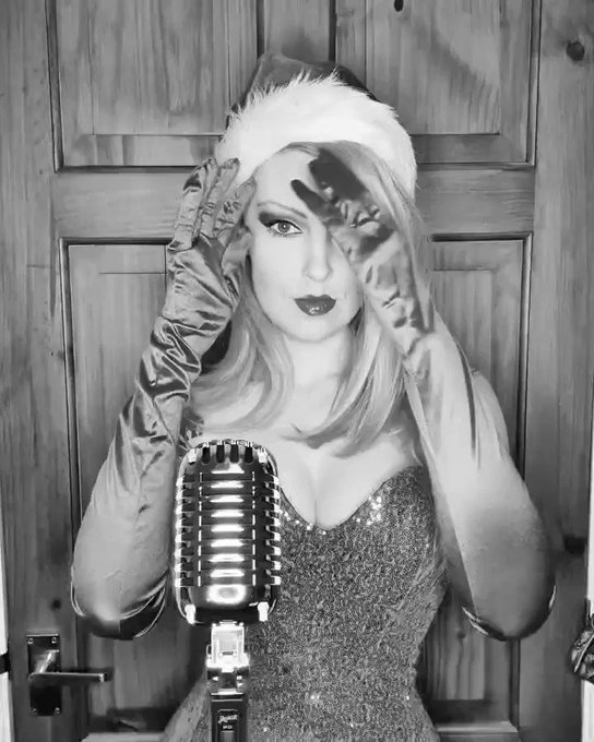 Santa baby, spoil me by joining my onlyfans ?
Full video now up https://t.co/kNye8UqaUo
#ChristmasEve