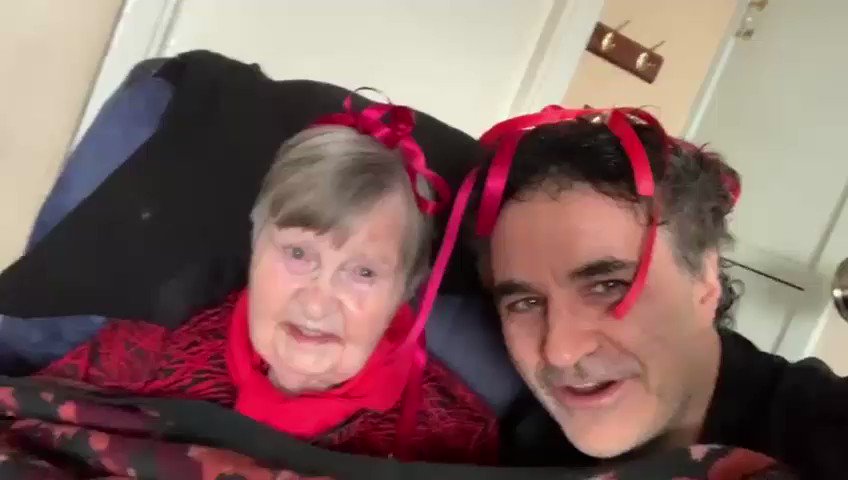 Noel Fitzpatrick On Twitter Merry Christmas Everyone From Mammy And Me X Happychristmas Https T Co Lg2xbv6tkn Twitter