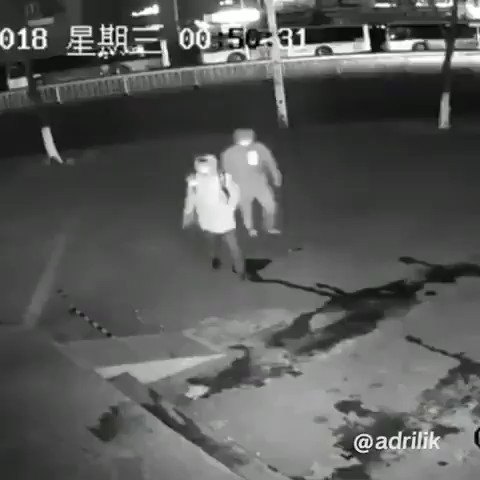 破壊行為をしようとした結果？友達、ゲットだぜ！www