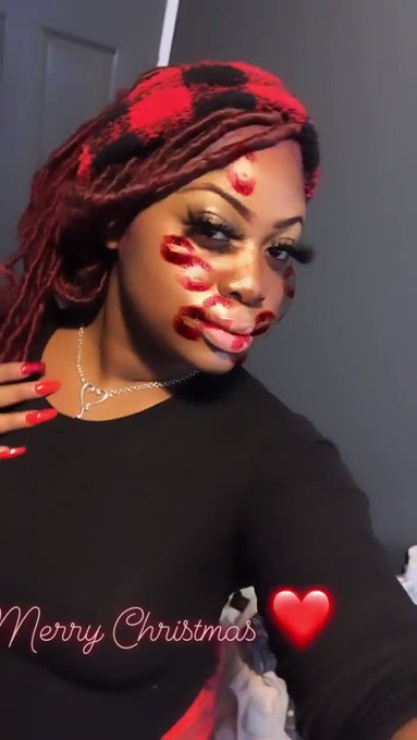 A little late with it but Merry Christmas Luv❤️ https://t.co/Qr0dpROtOa