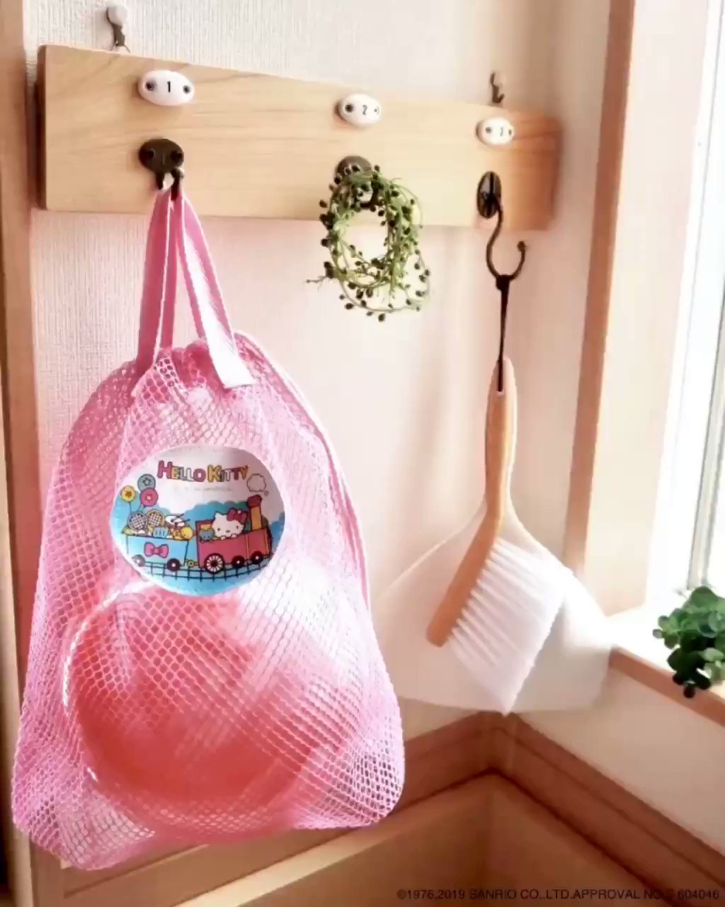 100円均一 ワッツ Watts ハローキティお砂場バッグ レッド ピンク ハローキティおもちゃケース レッド ピンク Twitter