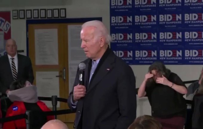 Protestor Calls Biden a “Pervert” Right to His Face at New Hampshire Event N58MANWksjIZSehL?format=jpg&name=small