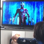 息子と一緒にウルトラマンを見ていると？正体がバレてしまうつるの剛士!