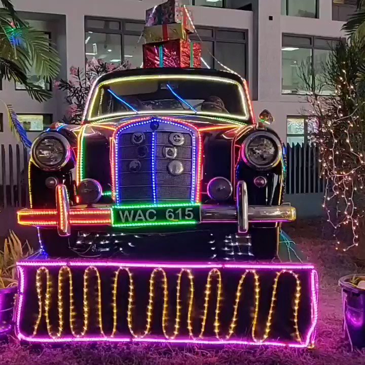 Exhibition of lights on classic vehicles near the Eko Hotels round about in Lagos by Providus bank. Let's appreciate the aesthetics.
Happy new year in advance.
@Gidi_Traffic
#christmas2019
#newyear2020
#ProvidusBankEkoRoundAbout
#lagos
#nigeria