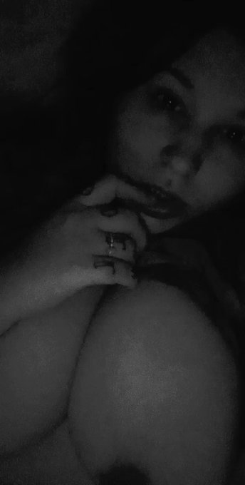 Who is going to make my day while I am sick in bed? 😝 come and spoile your baby doll like she deserves<a href="/tag/contentcreation"class="tags"><span>#contentcreation</span></a><a href="/tag/tuesdayvibe"class="tags"><span>#tuesdayvibe</span></a>