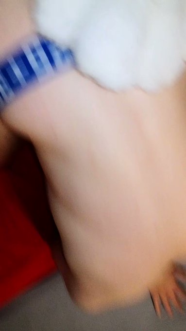 Happy new year everyone!! ??
Any twinks around? I need to empty my balls ! ????

#nsfw #porn #yiff #bareback