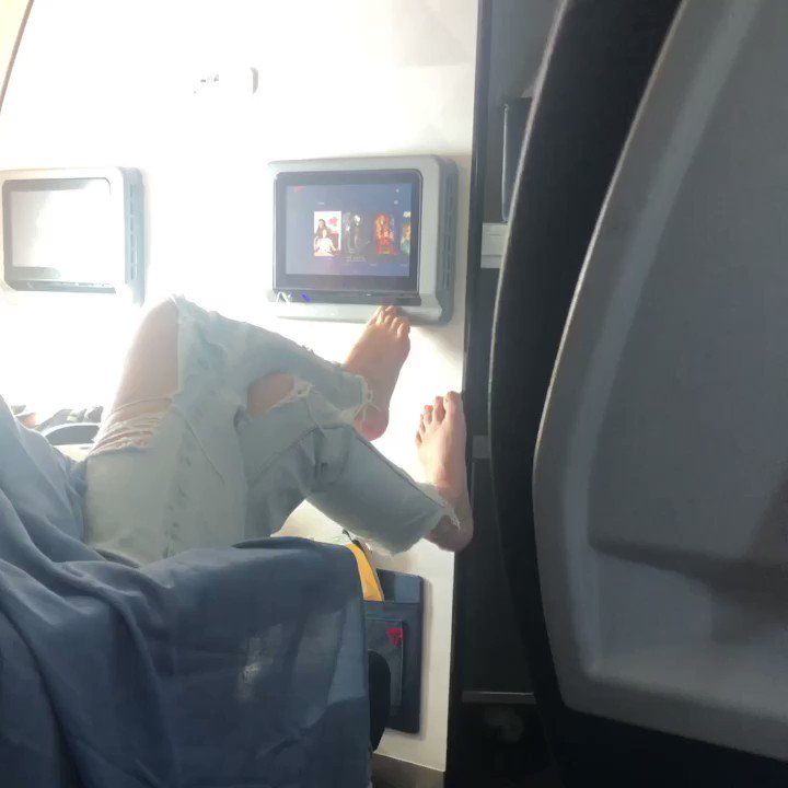 I fly a lot and this, by far, is the most disgusting thing I’ve ever seen on a plane. Bringing #antibacterialwipes. Where’s @NaomiCampbell when you need her inflight wipe down advice? #Delta #frequentflyer 🤢🤢🤮🤮🤮