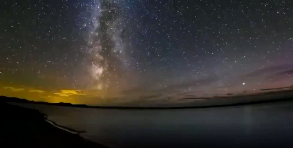 Aurora Borealis photo bombs the Milky Way