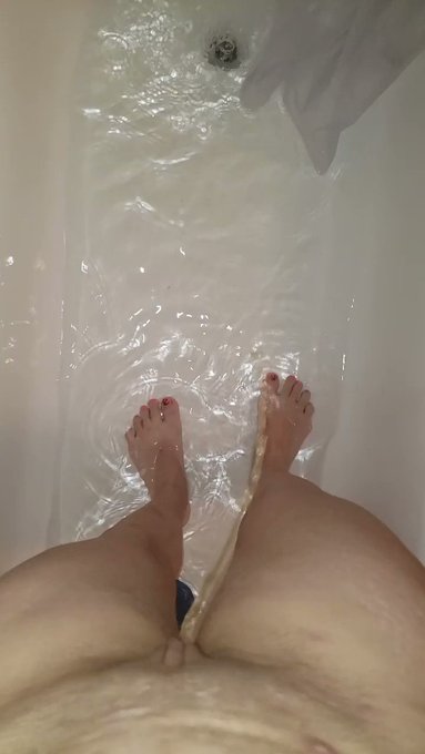 JuliaMarie Pees ♡$3 Onlyfans♡’s pics and videos