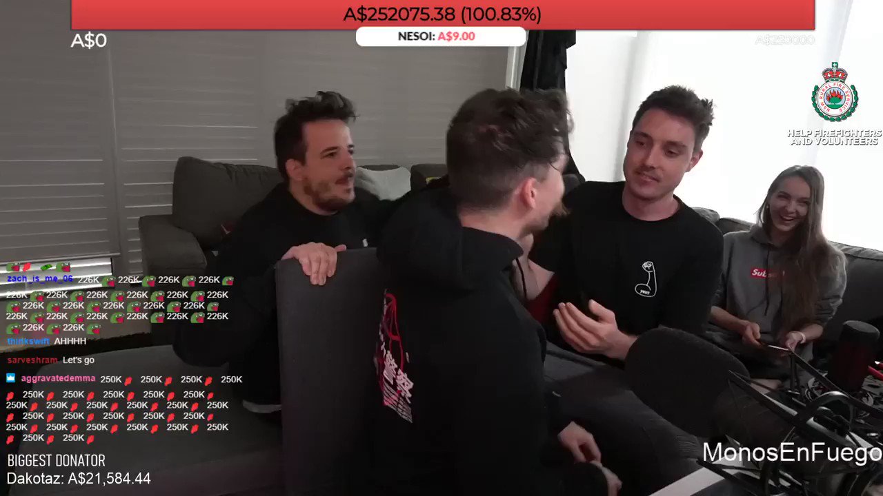 crayator on twitter kissing lazarbeam for 250k raised towards the fires come support at https t co sbo45uzzrw https t co 3fianhfcyb twitter