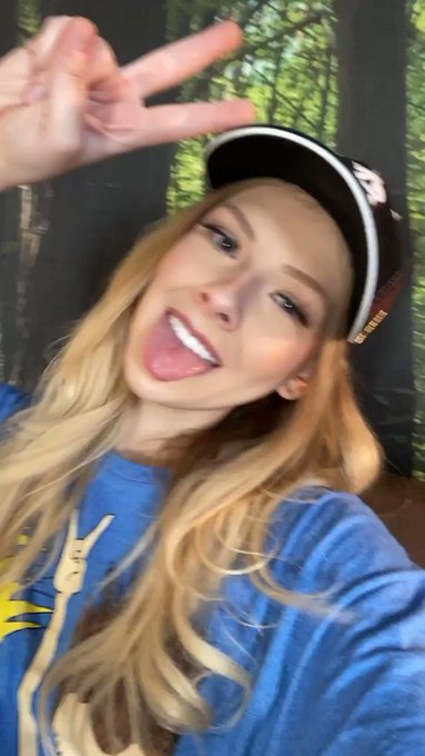 Out of town for the weekend... still thinking of you 😻 https://t.co/DWhh3F3cy2