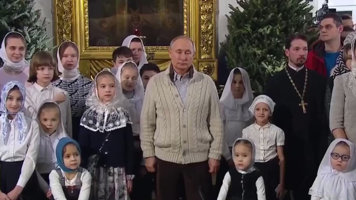 Владимир Путин в храме в свитере