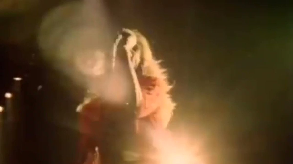 How can anyone not love this!!!❤️🖤❤️🖤❤️🖤Dance, dance, dance the night away...❤️🖤❤️🖤❤️🖤 #vanhalenarmy #themightyvanhalen #eddievanhalen #davidleeroth #dancethenightaway #wednesdaymorning #WednesdayMotivation #WednesdayVibes #WednesdayMood #WaybackWednesday #HumpDayHappiness