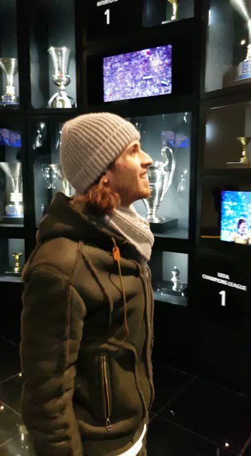 Un invitado especial en el #JuventusMuseum
¡Gracias por visitarnos! 🏁 @Anto_Giovinazzi 🏁😄
#ForzaJuve