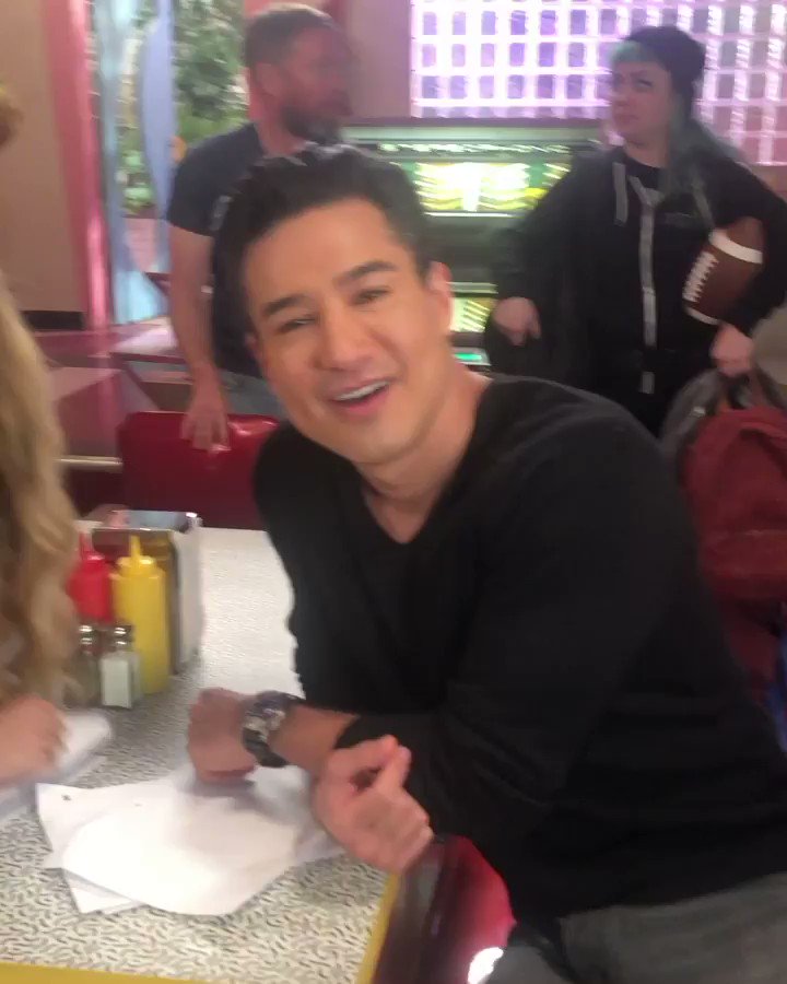 Mario Lopez (@mariolopezviva) on Twitter photo 11/01/2020 17:35:06 Back at The Max... #SBTB #FBF Back at The Max... #SBTB #FBF