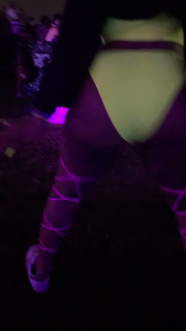 EDCOrlando twerk https://t.co/FltpdmDM5L<a href="/tag/goodmorning"class="tags"><span>#goodmorning</span></a>