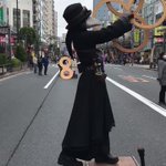 【もっとゼンマイを回したい】亀戸の大道芸の世界観が綺麗すぎて話題に