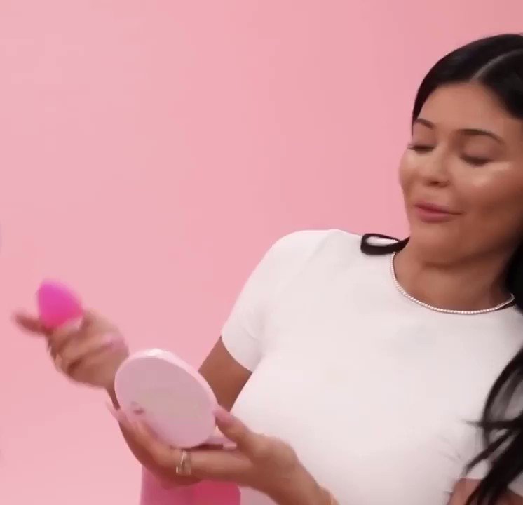 All Reaction Videos On Twitter Kylie Jenner Laughing While Doing