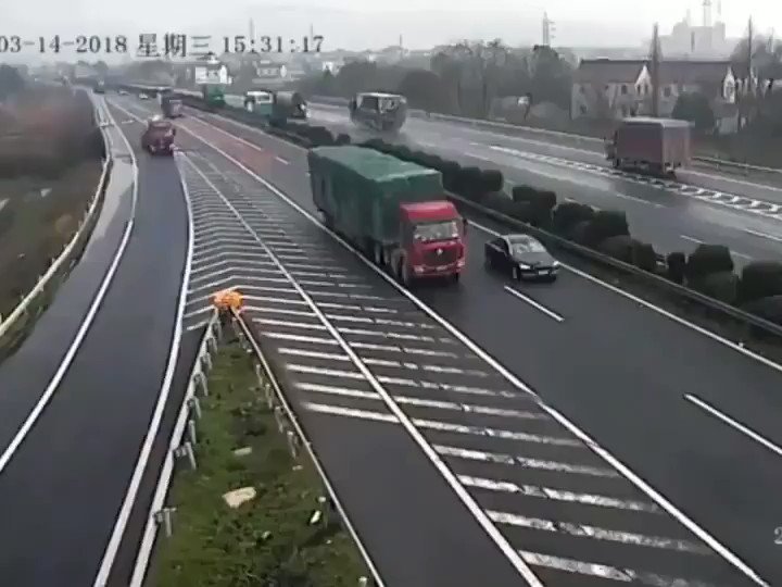 This car actually stops on a motorway because they missed their turning๐คฏ