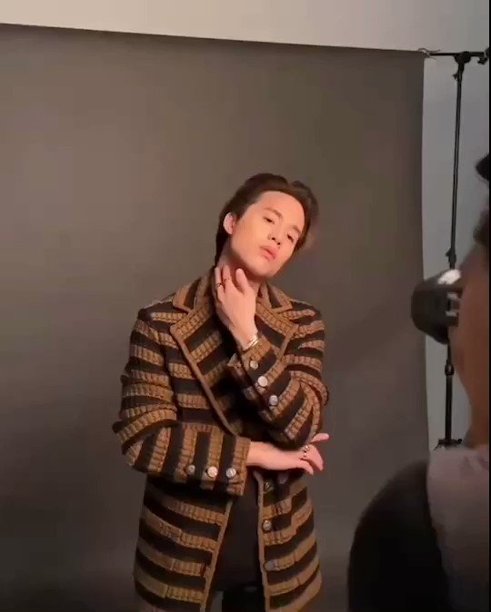 Behind the Scenes with @jamyjamess บาซาร์พาไปชมเบื้องหลังการถ่ายแฟชั่นเซ็ต CHANEL COCO CRUSH คอลเลกชั่นไฟน์จิวเวลรี่จากชาแนล @chanelofficial
#JamyJamess
#JMJwithCHANEL
#COCOCRUSH
#CHANELFineJewelry
