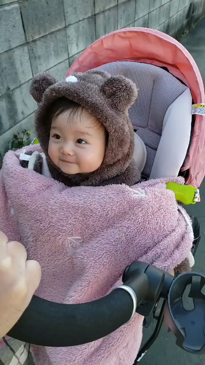 終始ニコニコしていてとっても嬉しそう ベビーカーでお散歩中の子供が天使のように可愛い 話題の画像プラス 終始ニコニコしていてとっても嬉しそう ベビーカーでお散歩中の子供が天使のように可愛い 話題の画像プラス
