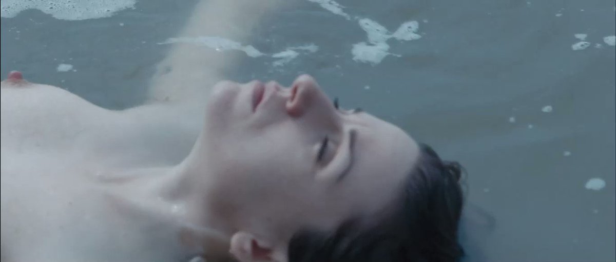 Shian Denovan – Siren (2014) – Celeb Nudity