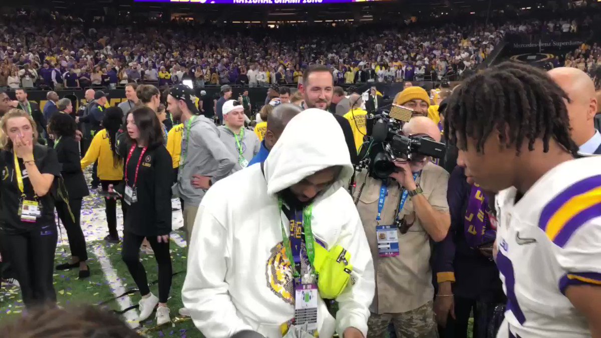 Bleacher Report (@BleacherReport) on Twitter photo 14/01/2020 15:53:38 Money daps from OBJ after the national championship 💰 (via @MorganLagreeTBP) Money daps from OBJ after the national championship 💰 (via @MorganLagreeTBP)