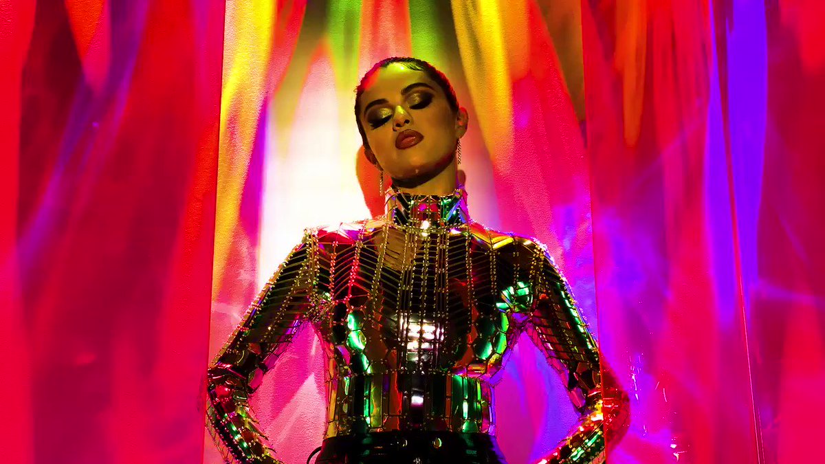 Check out the never before seen alternate video for Look At Her Now. #shotoniphone 💫http://www.youtube.com/watch?v=VBL44zN6xHA …